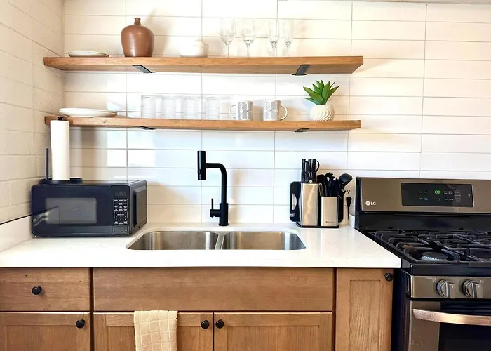 #6 Modern Cozy Midtown Casita Budget Friendly Apartment